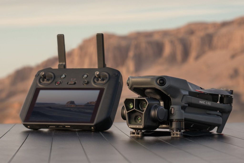 آخرین پهپاد برند DJI به نام " Mavic 3 Pro " حالا با یک دوربین با لنز متوسط تله ، عمر باتری کمتر عرضه شده است.