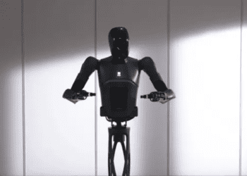 شرکت Pudu Robotics از ربات نیمه‌انسان‌نما و چندمنظوره رونمایی کرد