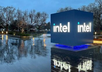 اپل و سامسونگ به دنبال جذب اینتل برای تولید گوشی‌های باریک‌تر و قدرتمندتر