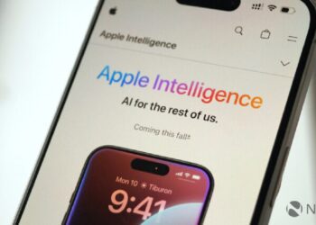 این عقب‌ماندگی در پروژه هوش مصنوعی اپل، موسوم به Apple Intelligence، به وضوح قابل مشاهده است. عرضه کامل این فناوری به ماه‌های آینده موکول شده و اپل برای دستیابی به مدل‌های پیشرفته‌تر مجبور به همکاری با OpenAI شده است.