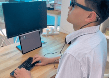  لپ‌تاپ ترکیبی کوچک و قابل حمل Lunar معرفی شد