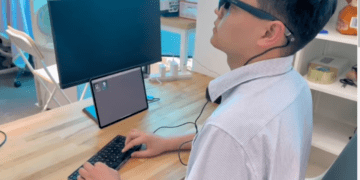  لپ‌تاپ ترکیبی کوچک و قابل حمل Lunar معرفی شد