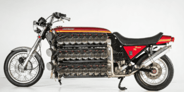 نگاهی به موتورسیکلت ۴۸ سیلندری Tinker Toy