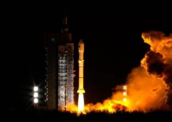 چین اولین ماهوارههای خودران جهان را به فضا فرستاد