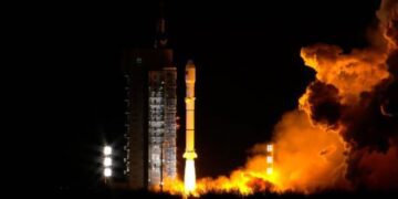 چین اولین ماهواره‌های خودران جهان را به فضا فرستاد