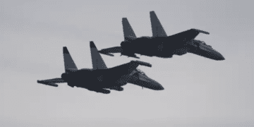 چین از جنگنده پیشرفته الکترونیکی مبتنی بر ناو خود رونمایی کرد