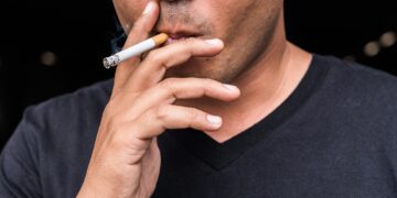 دود سیگار در میکروبیوم گلو اختلال ایجاد می کند