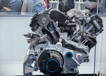 شرکت CFMoto از موتور V4 جدید خود رونمایی کرد
