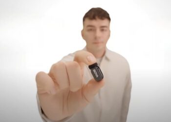 نگاهی به کوچکترین میکروفون بیسیم جهان