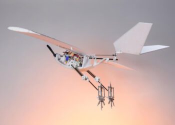 ربات پرنده RAVEN با الهام از کلاغ حرکت میکند