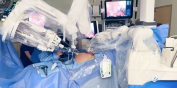 برای اولین بار دو ربات یک جراحی مشترک را با هم انجام دادند