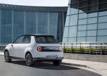 مذاکرات هوندا و نیسان برای ادغام و رقابت در عرصه‌ خودروهای الکتریکی