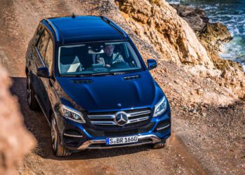 مرسدس بنز از رنگ خورشیدی برای تولید انرژی خودروهای برقی استفاده می کند