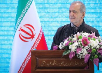 رییس جمهور: نخبگان باید دغدغه کمک به مردم را داشته باشند