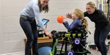 طراحی ربات‌های پوشیدنی جدید برای کمک به کودکان معلول