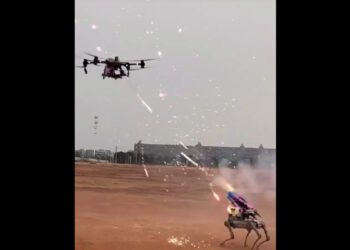 نبرد سگ رباتیک و پهپاد؛ آینده جنگ‌های هوشمند