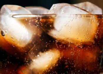 کشف خطرات هولناک نوشیدنی‌های شیرین