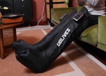 با این چکمه‌های ماساژ درد پاهای خود را تسکین دهید