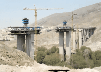 این پل مرتفع در نزدیکی تهران یک شاهکار مهندسی است