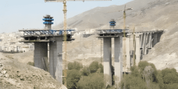 این پل مرتفع در نزدیکی تهران یک شاهکار مهندسی است