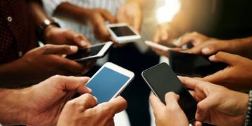 هر ایرانی روزانه 4 ساعت را در اینترنت سپری می کند