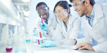 مردم همچنان پس از کرونا به دانشمندان اعتماد دارند