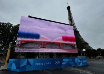رونمایی از بزرگ‌ترین نمایشگر LED موبایلی جهان با وضوح 4K و نرخ نوسازی ۳۸۴۰ هرتز