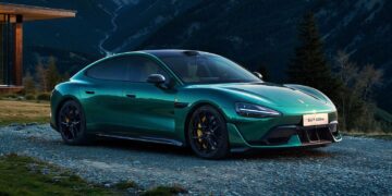 عرضه خودروی الکتریکی شیائومی SU7 اولترا با قدرت ۱۵۲۶ اسب بخار در چین