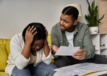 زوج‌ها سالانه ۵۸ بار درباره مسائل مالی بحث می‌کنند