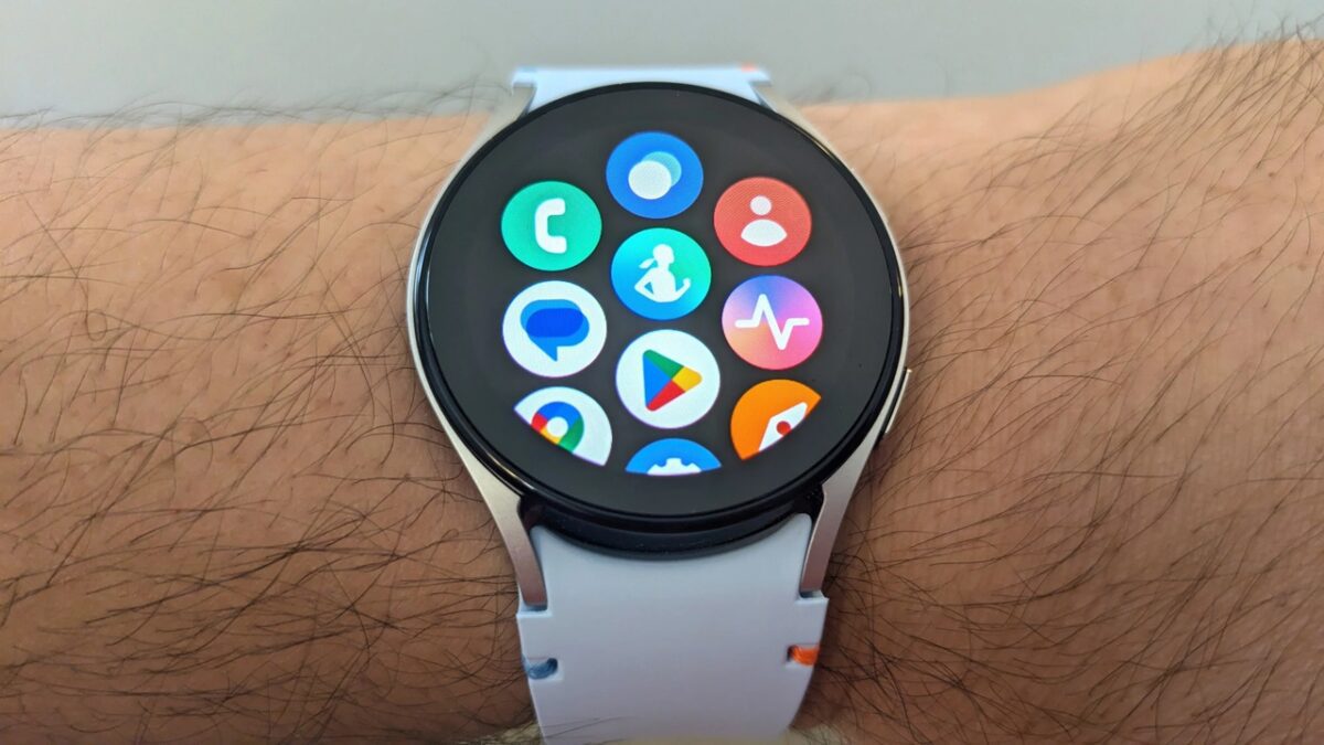 ساعت Galaxy Watch FE؛ یکی از بهترین ساعت های هوشمند تا 10 میلیون تومان