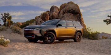 شرکت جیپ  مدل جدیدی از شاسی بلند الکتریکی Wagoneer S را معرفی می‌کند