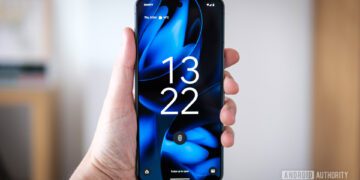 در اتفاقی غیرمنتظره، Pixel 9a در ویدیوهای فاش‌شده از Galaxy S25 Edge دیده شد! انتشار و حذف سریع این ویدیوها، گمانه‌زنی‌ها درباره طراحی نهایی Pixel 9a را تقویت و توجه علاقه‌مندان را به خود جلب کرد.