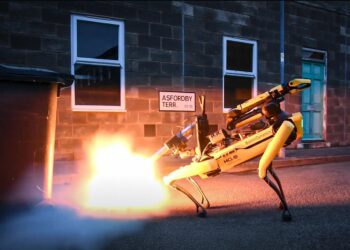 استفاده از سگ‌های رباتیک برای شناسایی و خنثی‌سازی بمب‌ها