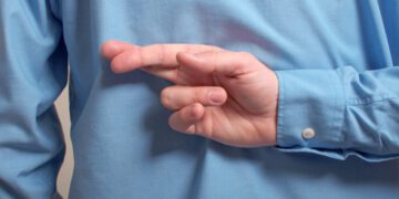 چرا گاهی بدون وجود هیچ پاداشی تقلب می‌کنیم؟