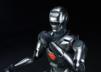 این ربات اولین ربات انسان‌نمایی است که پشتک به جلو می‌زند