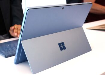 رونمایی قریب‌الوقوع نسخه کوچک‌تر Surface Pro؛ حضور در پایگاه داده گواهی چین پیش از معرفی رسمی