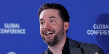 تلاش هم‌بنیان‌گذار ردیت برای خرید تیک‌تاک