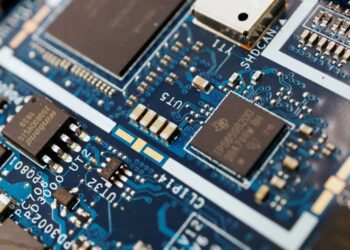 ترامپ خواستار لغو قانون ۵۲.۷ میلیارد دلاری یارانه تراشه‌های نیمه‌هادی CHIPS شد
