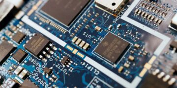 ترامپ خواستار لغو قانون ۵۲.۷ میلیارد دلاری یارانه تراشه‌های نیمه‌هادی CHIPS شد