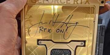 کارت گرافیک طلایی ROG RTX 5090 Astral با امضای جن‌سن هوانگ در GTC 2025 رونمایی شد