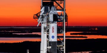 اسپیس‌ایکس چهار فضانورد را برای تعویض خدمه ایستگاه فضایی بین‌المللی پرتاب کرد