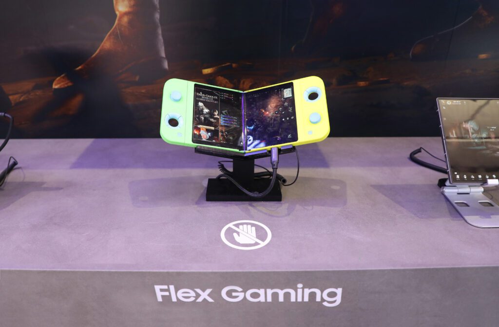 Samsung Display از Flex Gaming، کنسول دستی گیمینگ تاشوی خود پرده برداشت