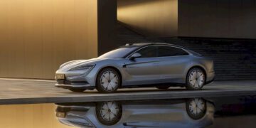 شرکت BYD اولین سدان فوق‌لوکس الکتریکی خود را عرضه کرد