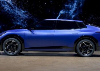 انتشار نخستین تصاویر خودروی EV4 GT کیا