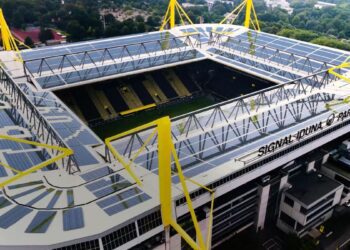 بزرگ‌ترین سقف خورشیدی جهان در ورزشگاه بروسیا دورتموند ساخته می‌شود