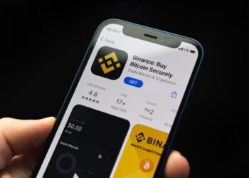 تعلیق یکی از کارکنان بایننس به اتهام دست‌ داشتن در معاملات نهانی