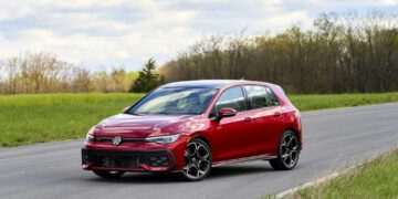 خودروی گلف GTI 2025 با دنده اتوماتیک همچنان جذاب است