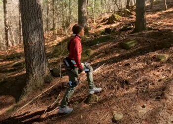 چین از اولین اسکلت بیرونی رباتیک مجهز به هوش مصنوعی خود رونمایی کرد