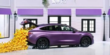 هواوی و چری از شاسی‌بلند هیبریدی Luxeed R7 رونمایی کردند