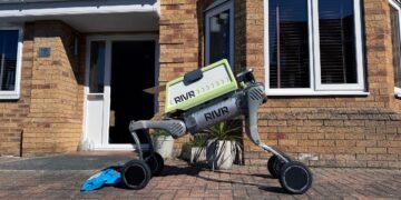 آغاز آزمایش سگ رباتیک RIVR ONE برای تحویل بسته‌های پستی